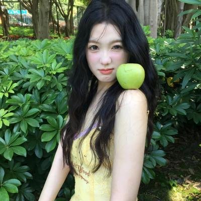 四个孩子走进银行